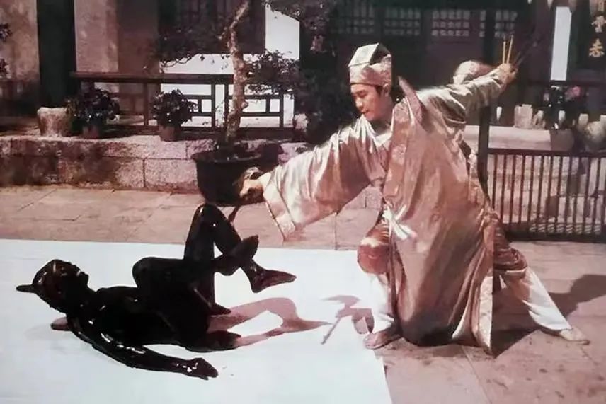 星爷版唐伯虎点秋香两张图,星爷唐伯虎点秋香谁能比我惨片段