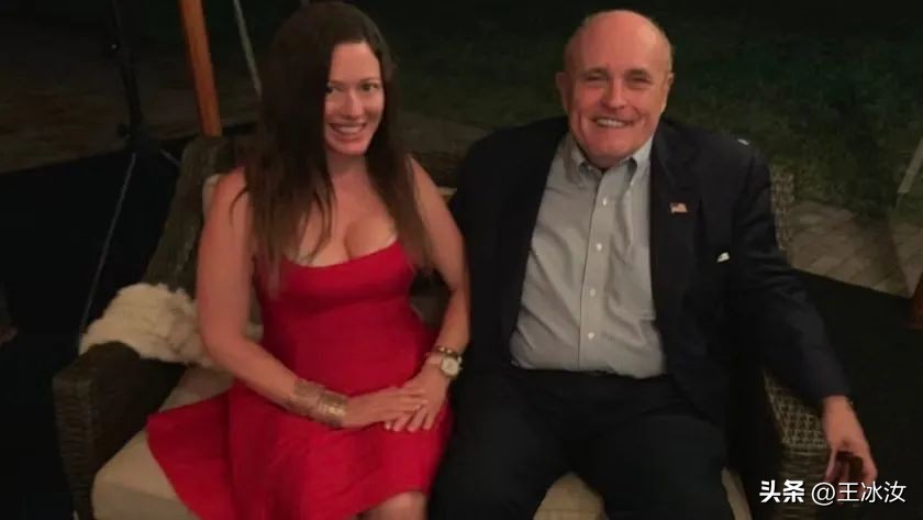 前美国英雄市长朱利安尼为何沦落？性侵下属，还要求裸体办公