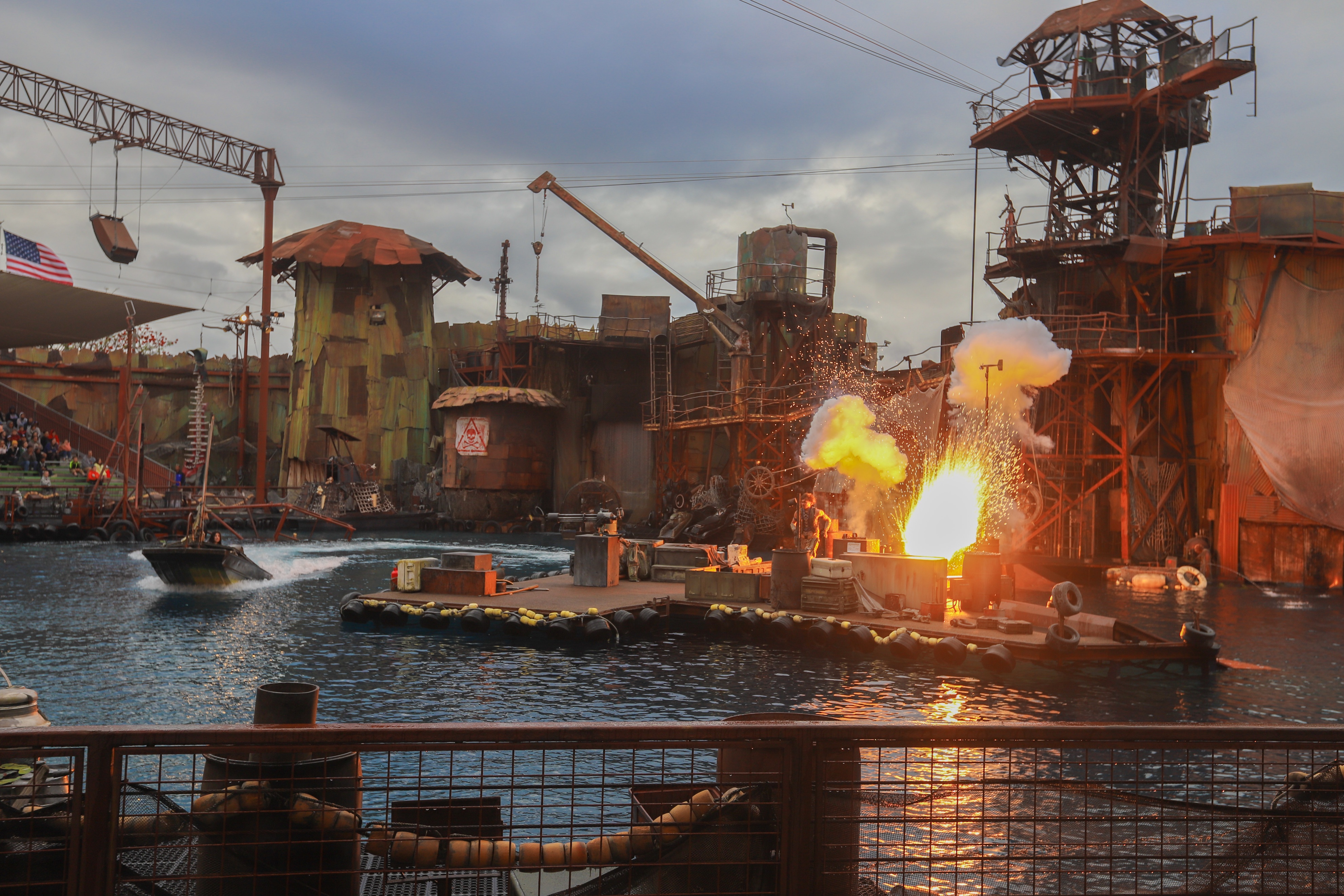 未来水世界环球影城互动,环球影城未来水世界震撼表演