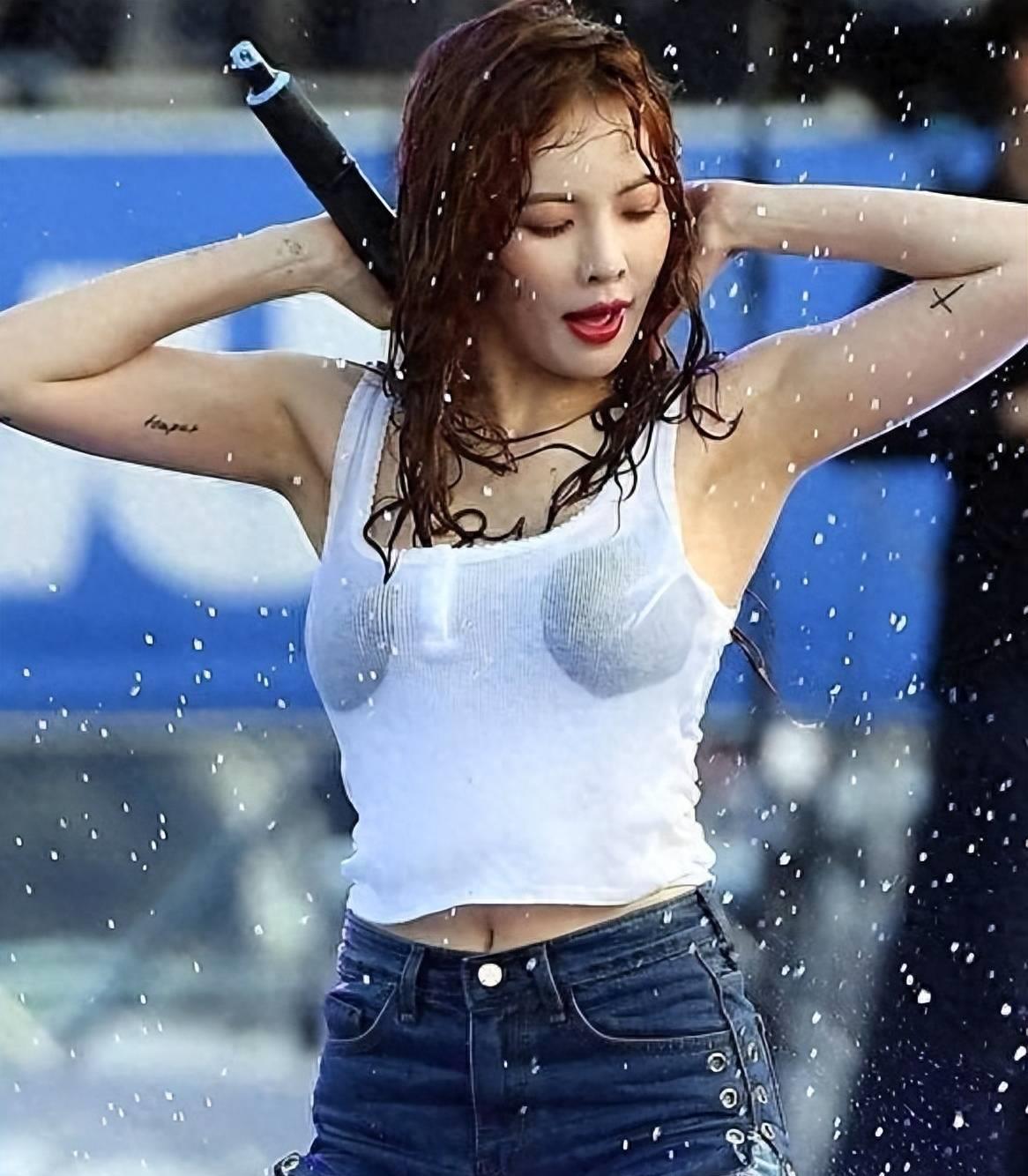 丁字裤、露下乳？这4名女明星肆无忌惮，将“诱惑”玩出了新花样