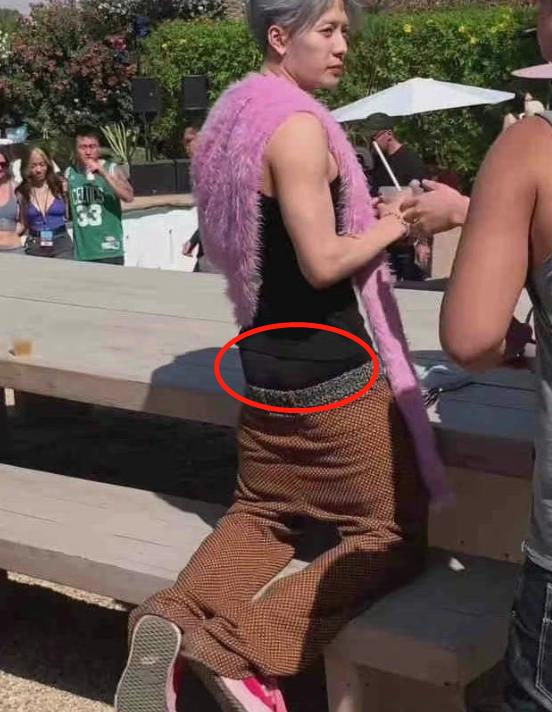 娜扎牛仔裤引争议,娜扎黑色破洞裤