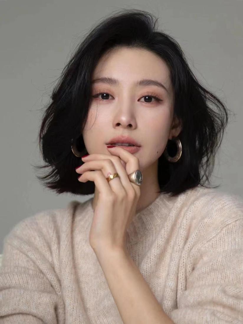 过了40多岁女人的头发剪短好看吗,适合40岁女人齐耳短发