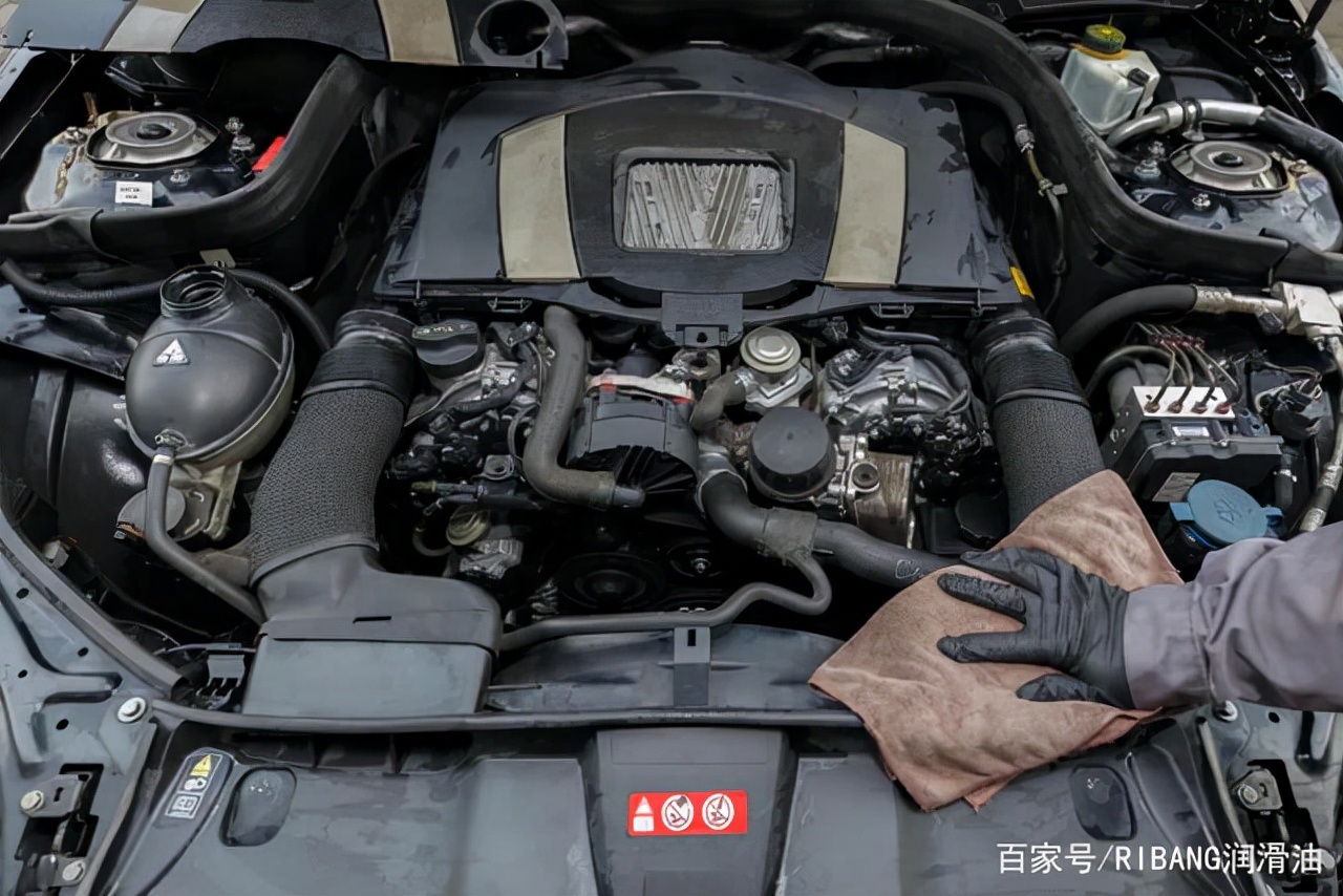 燃油车和电动车到底谁更省钱,燃油车和电动车哪个更省钱