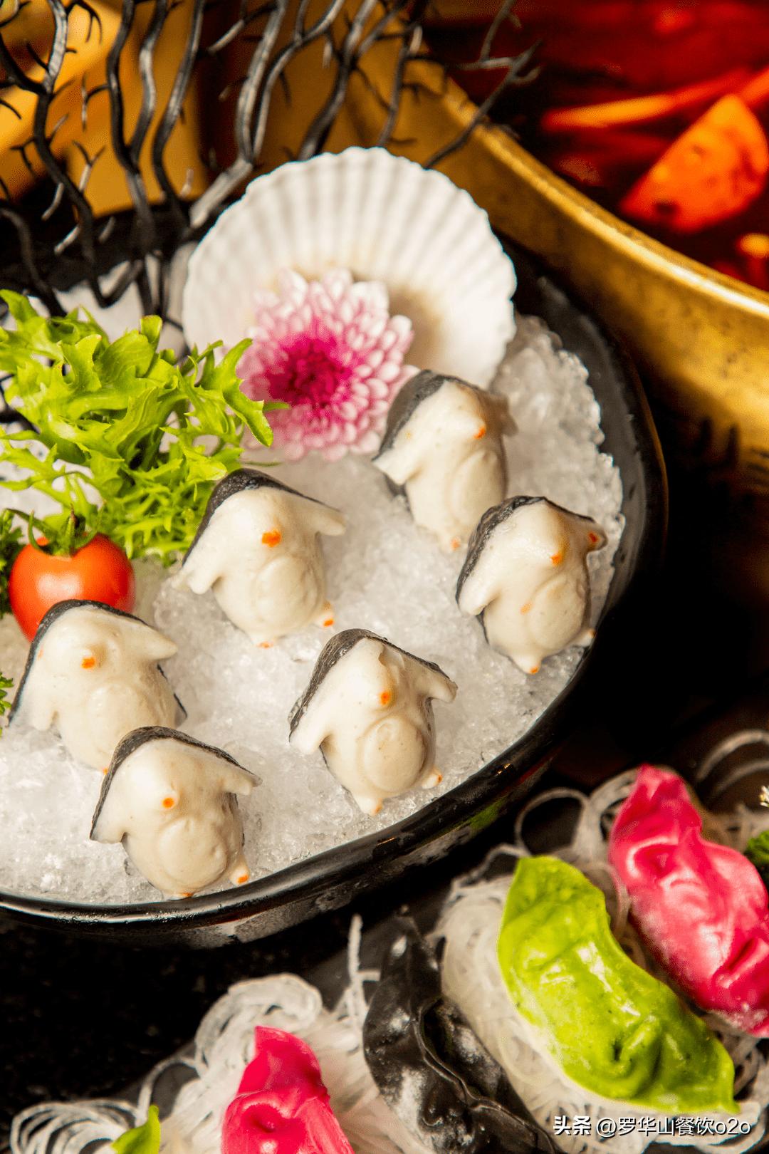 7年跻身火锅三雄，近300家店20+亿！这个火锅品牌凭啥突围开挂？