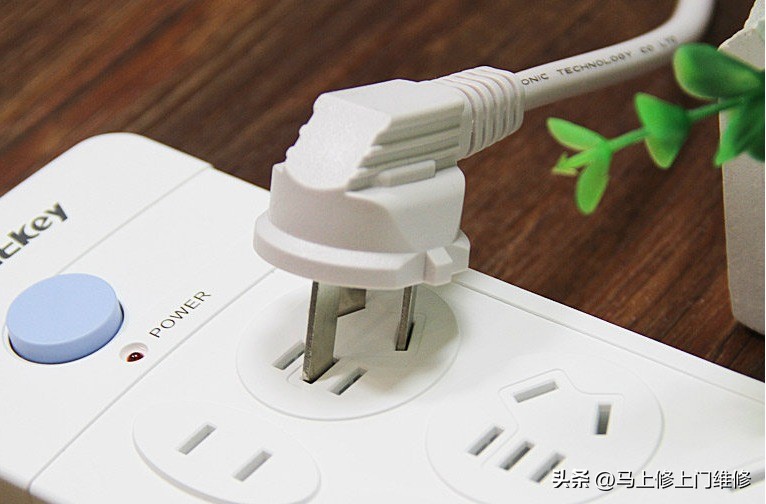 电闸跳闸可以硬推吗,电闸突然跳闸推不上去了怎么办