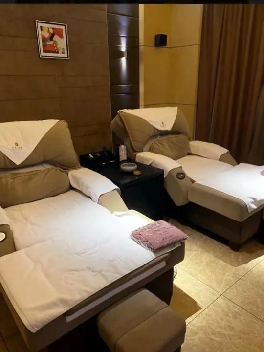 “伟哥”部长花两万买校花*夜初**，*养包**条件刁，看校花如何面对绝境