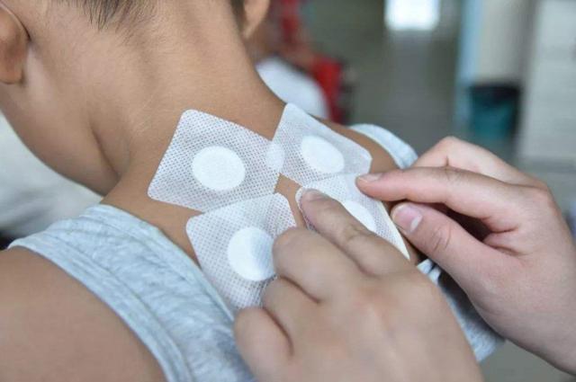 小儿支气管哮喘治疗过程中，配合穴位敷贴护理，收效更佳