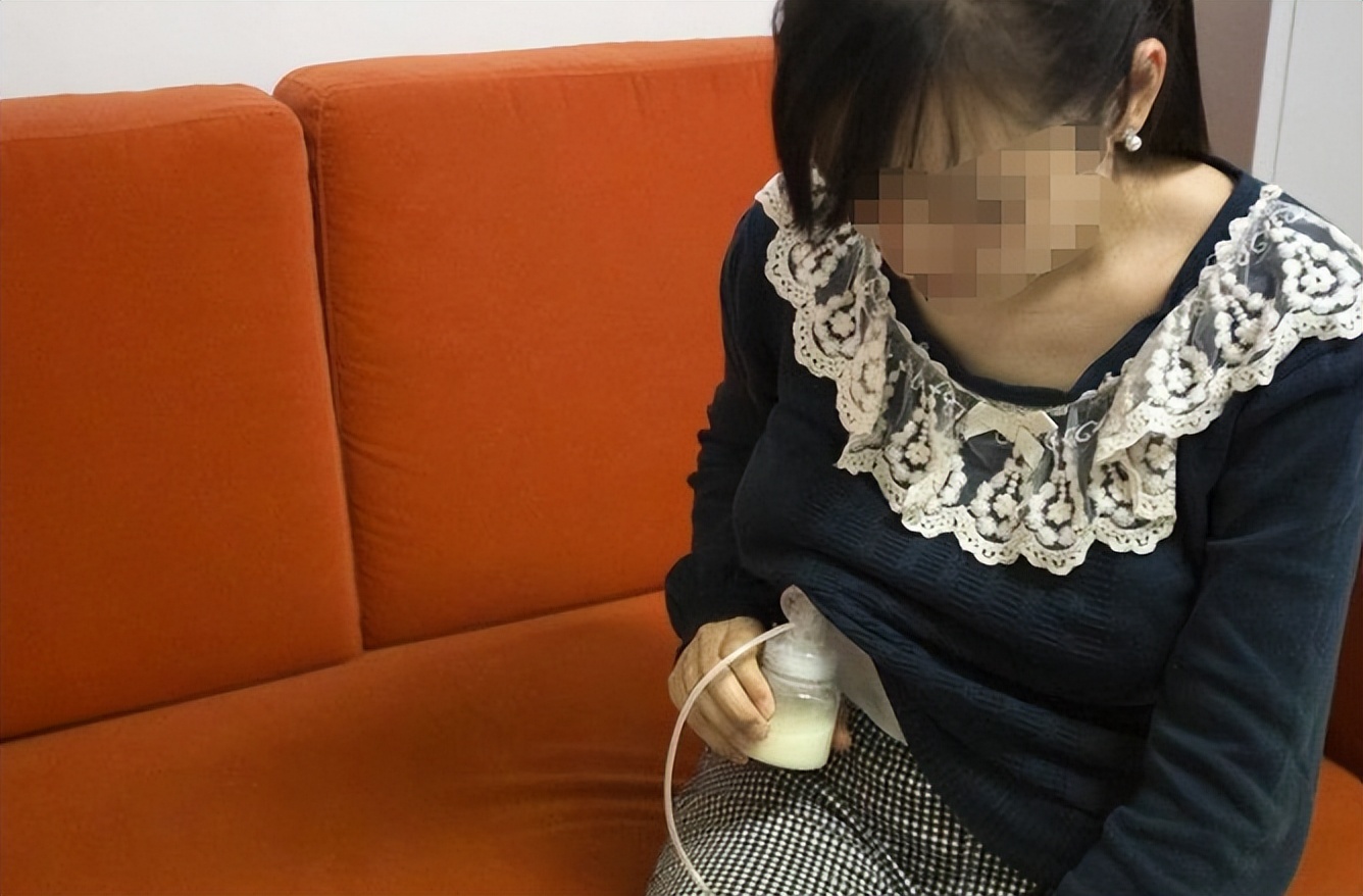 画面不堪入目！“人*交奶**易”乱象，成年人竟然能躲在怀里喝奶？