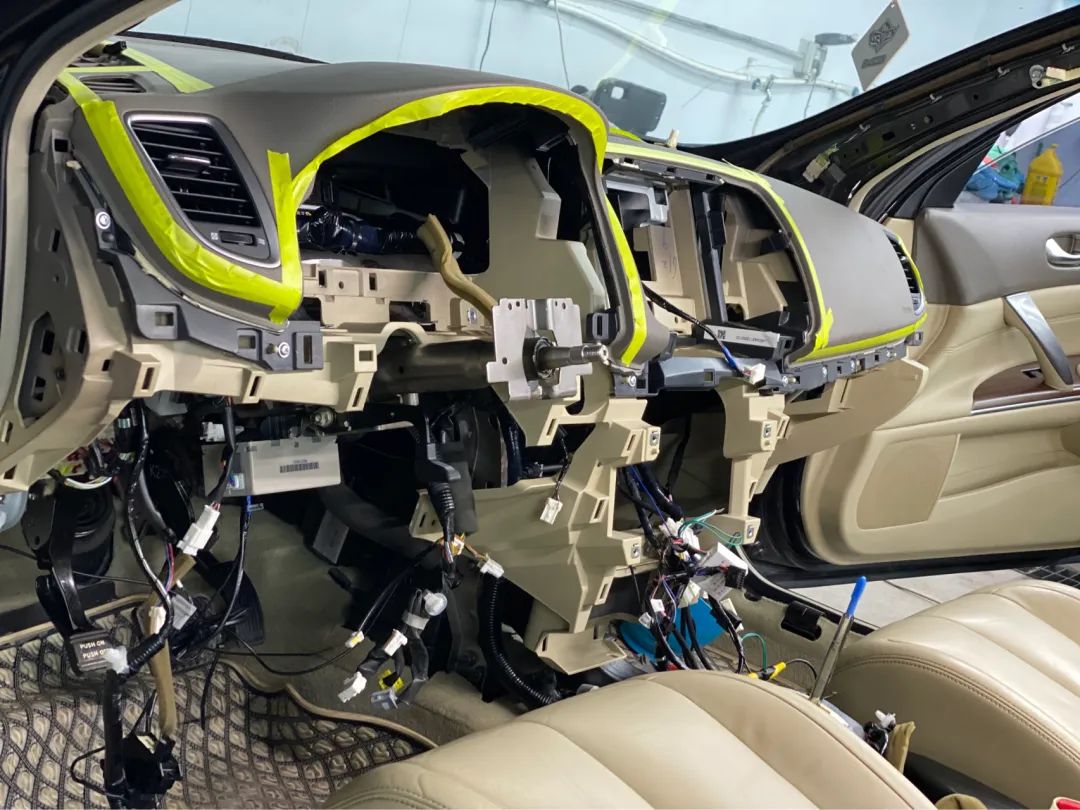 09天籁全车翻新整改多少钱,日产天籁自己撞烂了维修多少钱