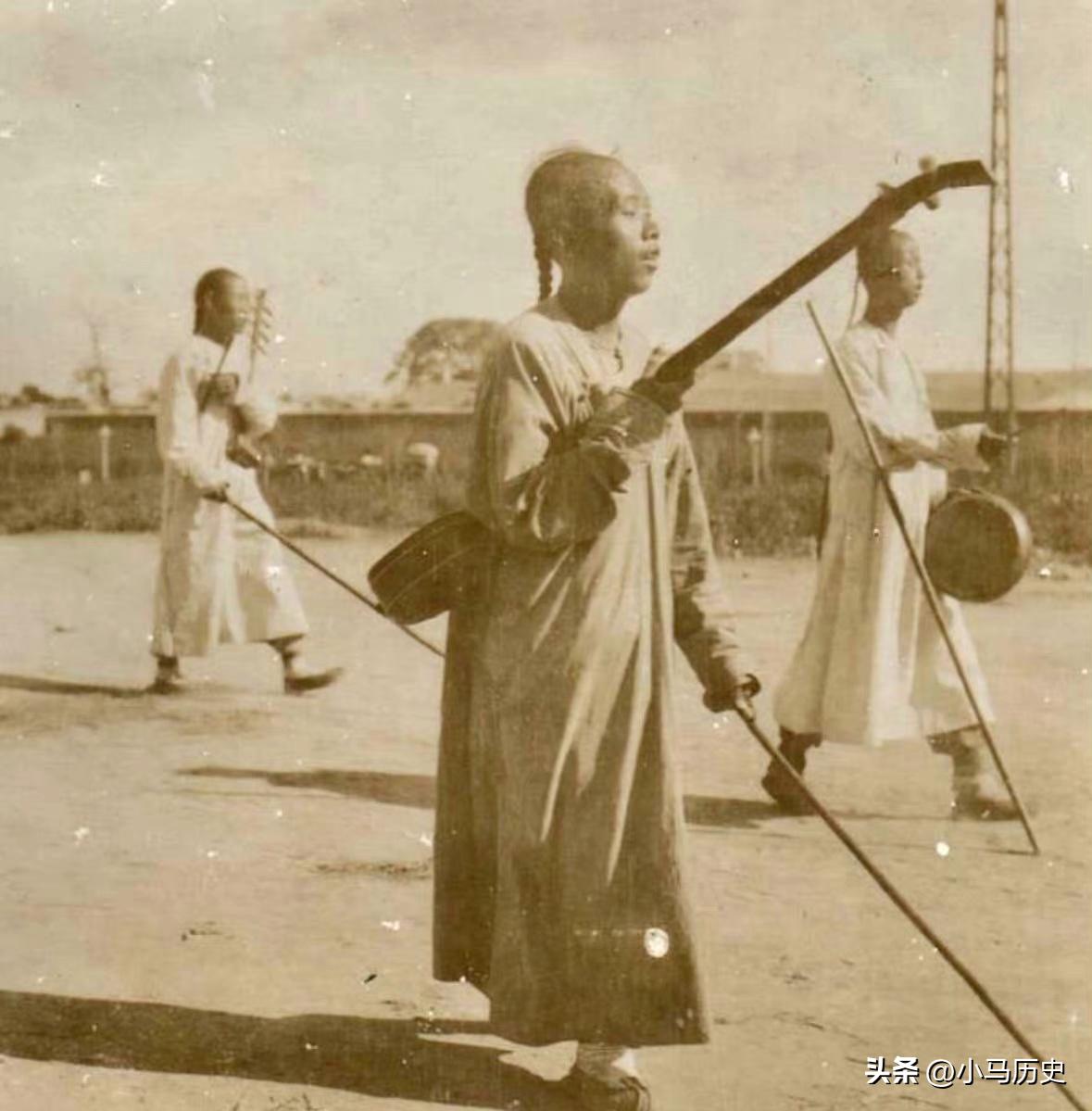 日军兽行：当着男人的面玷污了女儿，临走还残忍割下妻子乳房