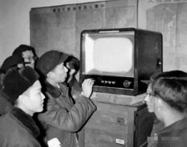 尼克松访华，中国租通讯卫星要花100万，周总理出高招令美国叹服