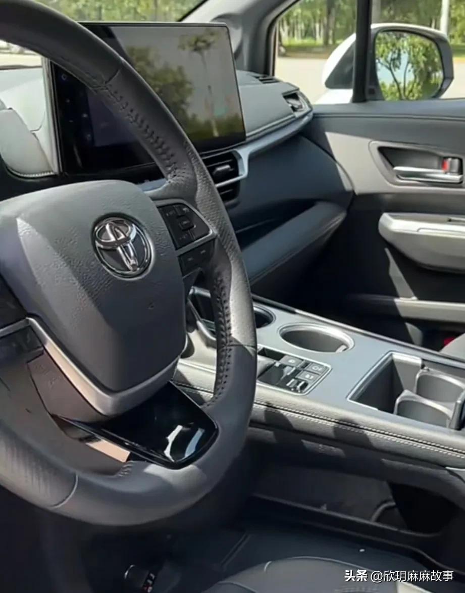 丰田塞那开了3000多公里后,车主:优缺点很明显