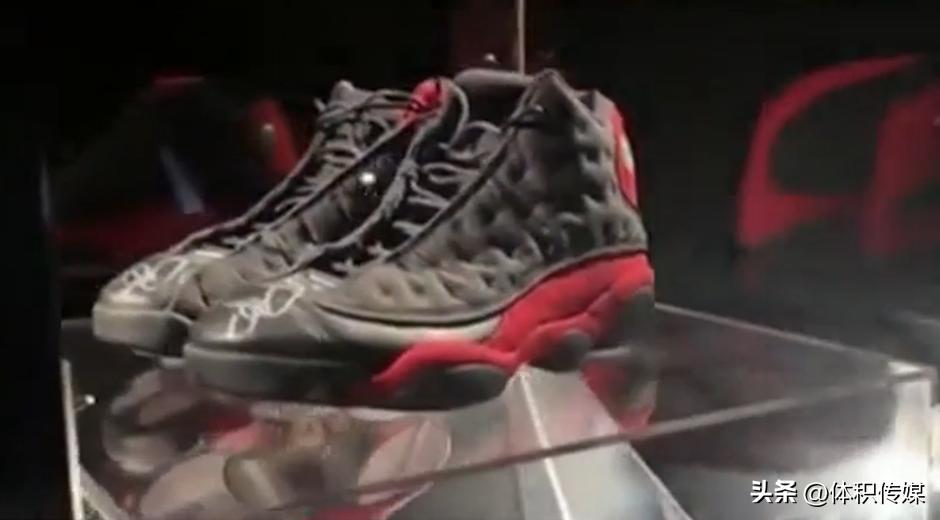 乔丹战靴拍卖220万美元破纪录,乔丹签名球鞋卖了多少钱