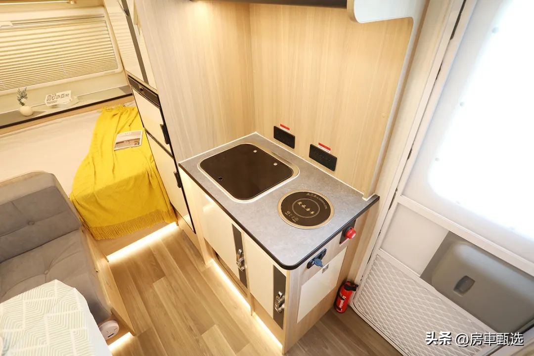 豪华型干湿分离房车,爱旅490拖挂房车价格