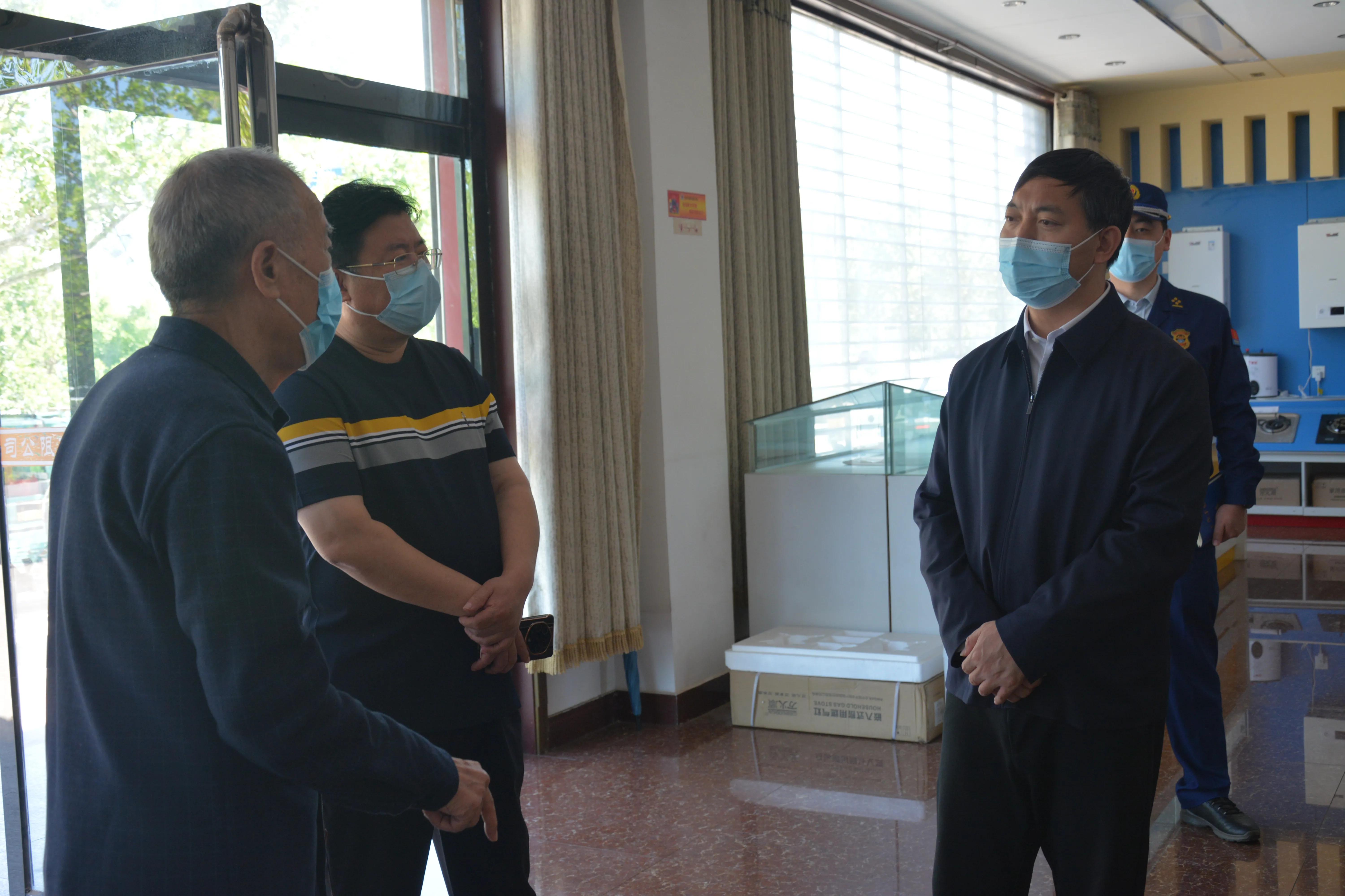 东光县宋吉利怎么样,东光县长宋吉利慰问革命老战士