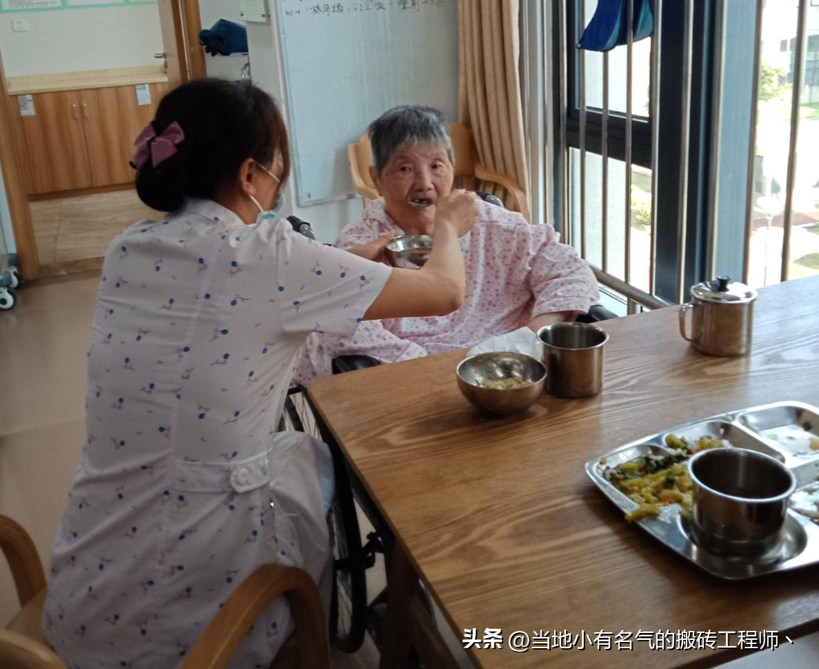 如果不生孩子老了真的很可怜吗,不生孩子老了真的特别悲惨吗