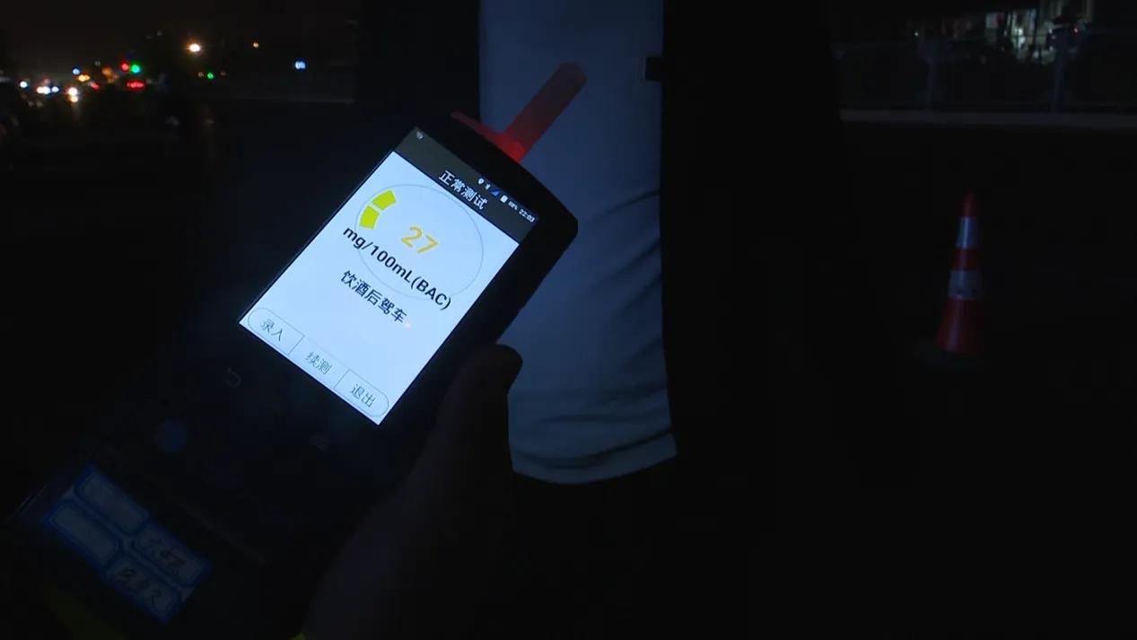 太原：戒酒助兴“犯车瘾”一脚油门坑了朋友和自己