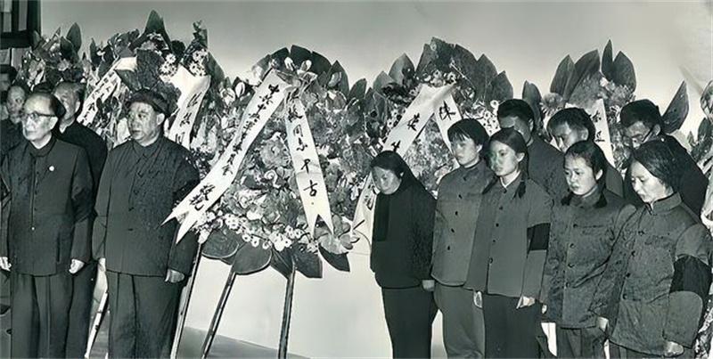 新中国成立后，毛主席只参加过3人的追悼会，他们有何特别之处？