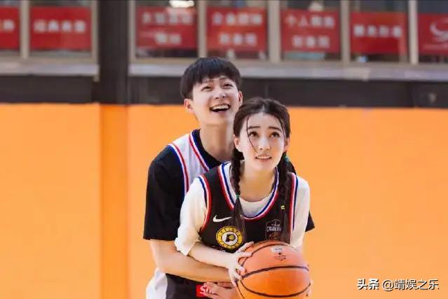 张铭恩晒与徐璐胡冰卿聊天,张铭恩跟徐璐是怎么分手的