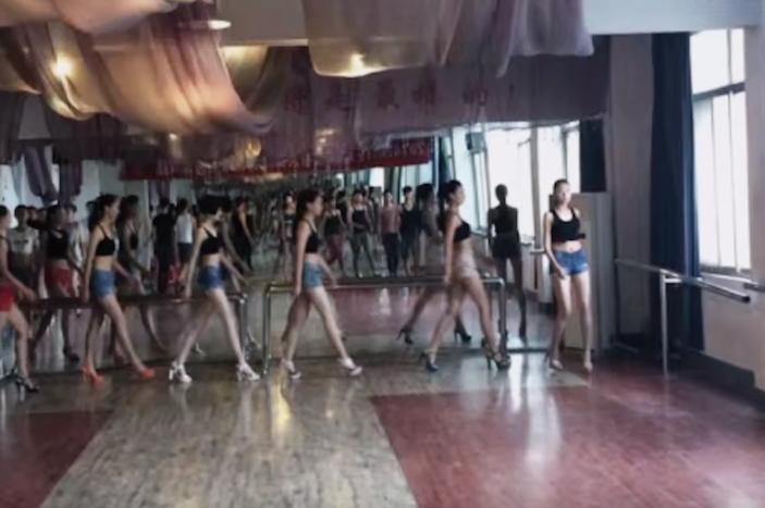 29岁剩女花50万买精生女,29岁花50万买精生女孩