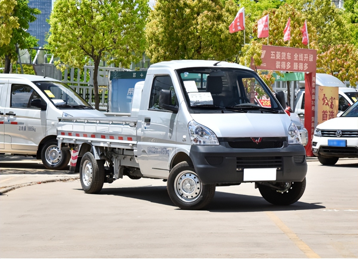 五菱荣光小卡货箱高度限制是多少,五菱荣光小卡2017款有侧门吗