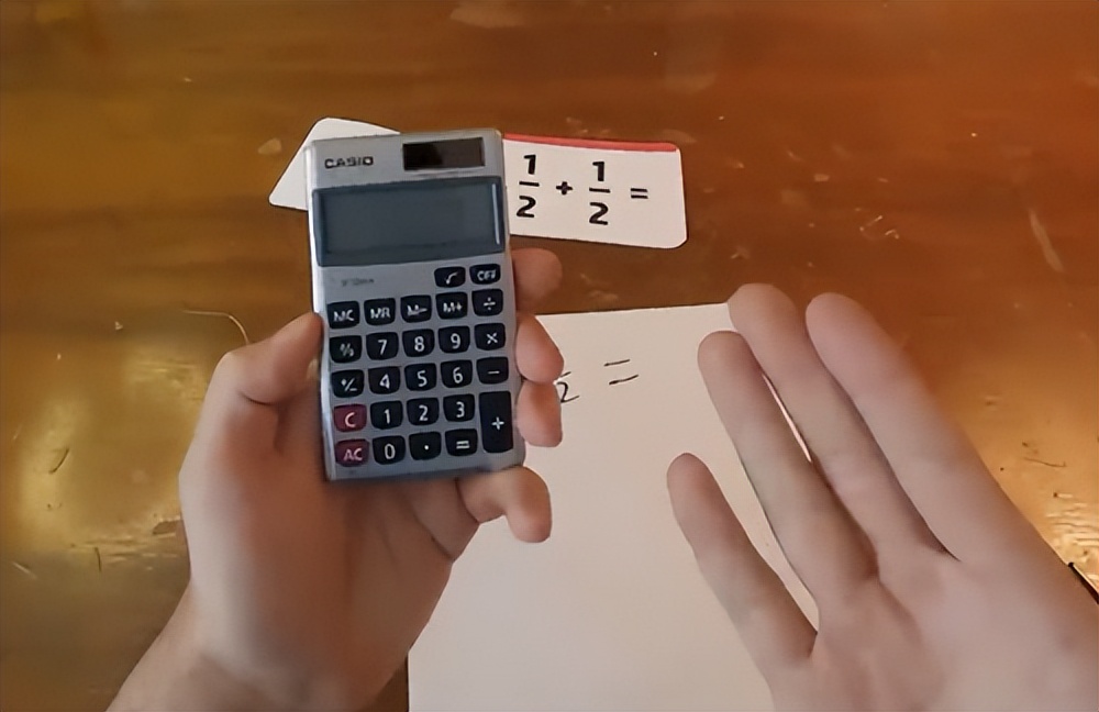 4+4怎么样才能等于四,4+4是不是等于八