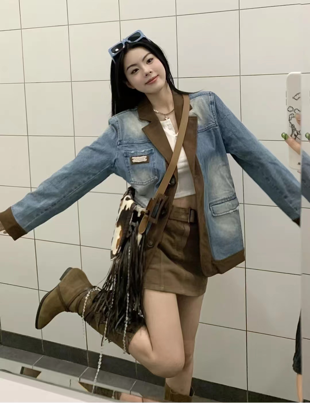 牛仔外套怎么穿搭才好看,牛仔外套的穿搭技巧和方法