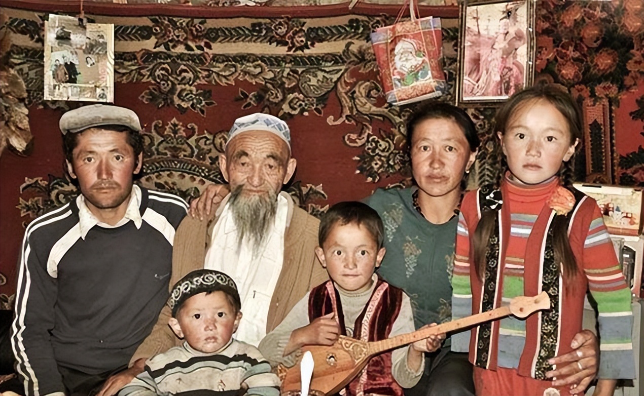 闃垮瘜姹椾汉涓轰粈涔堥兘鏄粦澶村彂,涓栫晫涓婇粍鐨偆榛戝ご鍙戠殑鍥藉