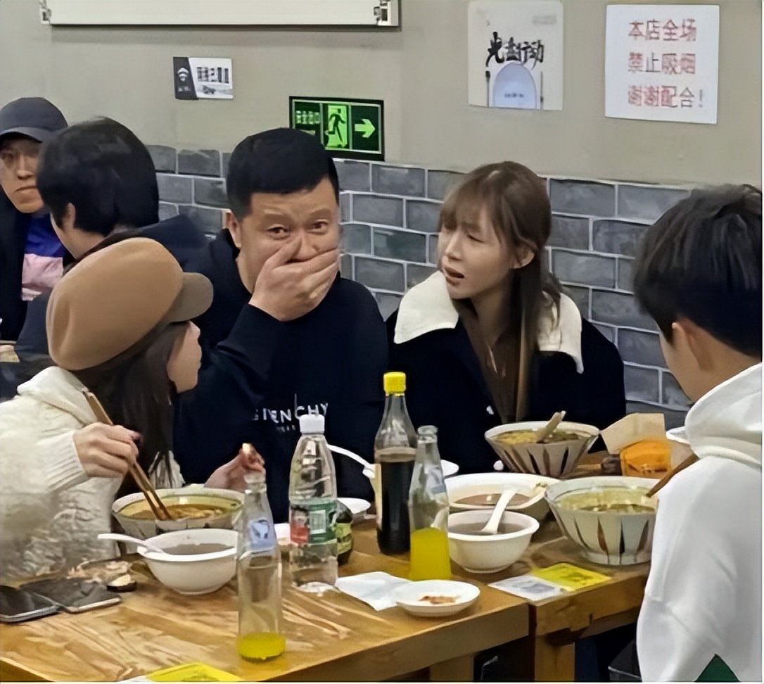 痞幼恋上50岁大叔，大叔比痞幼妈妈还大4岁？