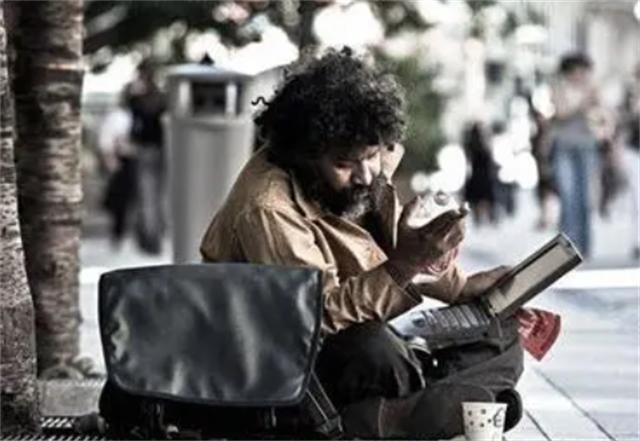 在国外乞讨的四川小伙,四川小伙在巴西回国