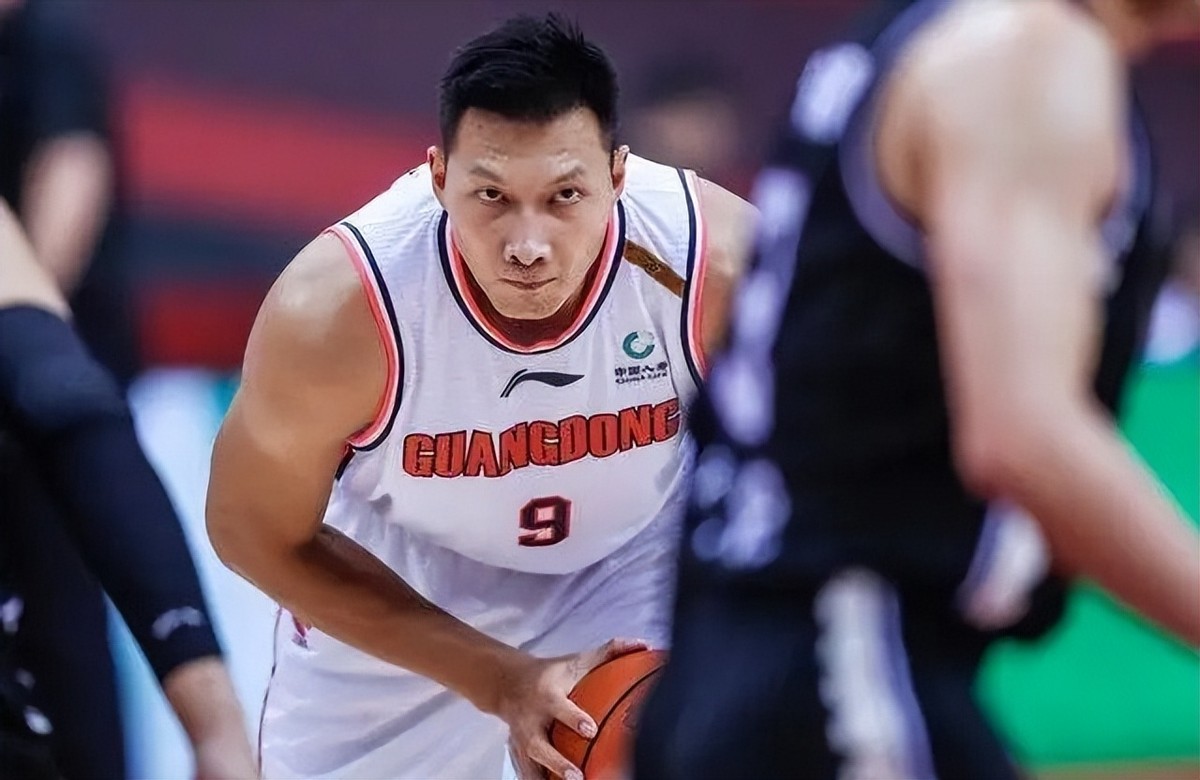 易建联和他妻子,易建联及老婆