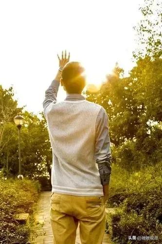 刚表白后，你却对别人含情脉脉