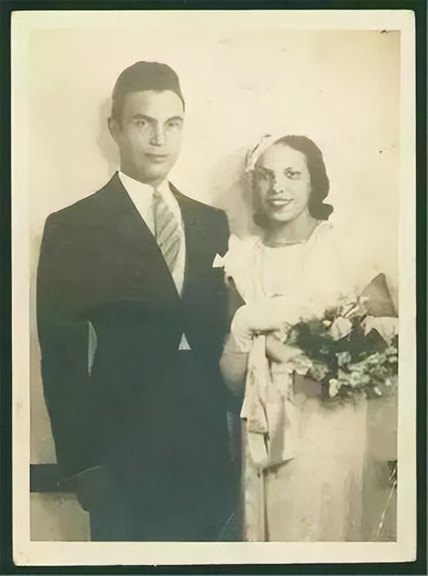 “软饭王”鲁维罗萨：娶过5位富婆，被送轰炸机和超跑，56岁身亡