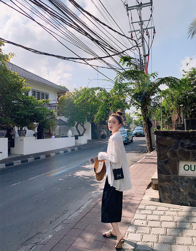 人到中年的女性，真建议试下棉麻衬衣，百搭舒适又显慵懒气质