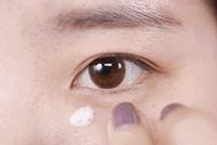 新款兰蔻小黑瓶眼霜里面有细闪吗,兰蔻菁纯淡纹黑眼圈眼霜