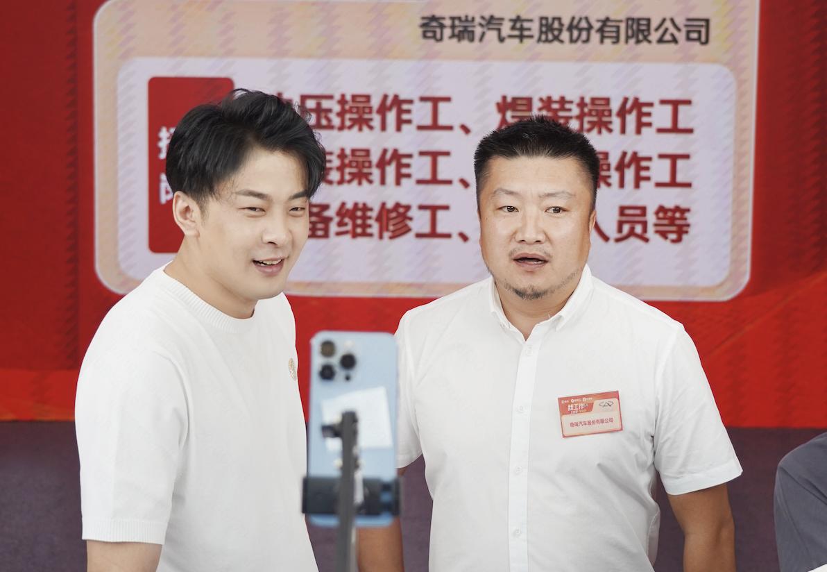 辛巴开启直播带岗招聘新模式，通辽：奈曼山嘴小米直播专场启动