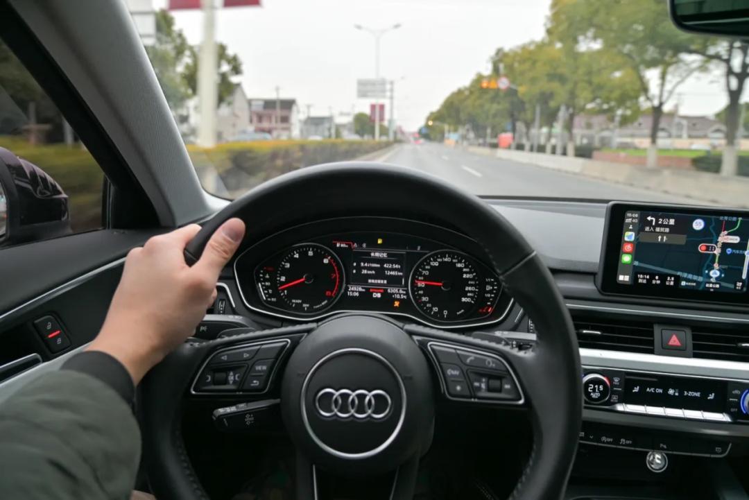 奥迪a4l 3.2 fsi quattro 旗舰型 (2019奥迪a4l quattro二手价格)