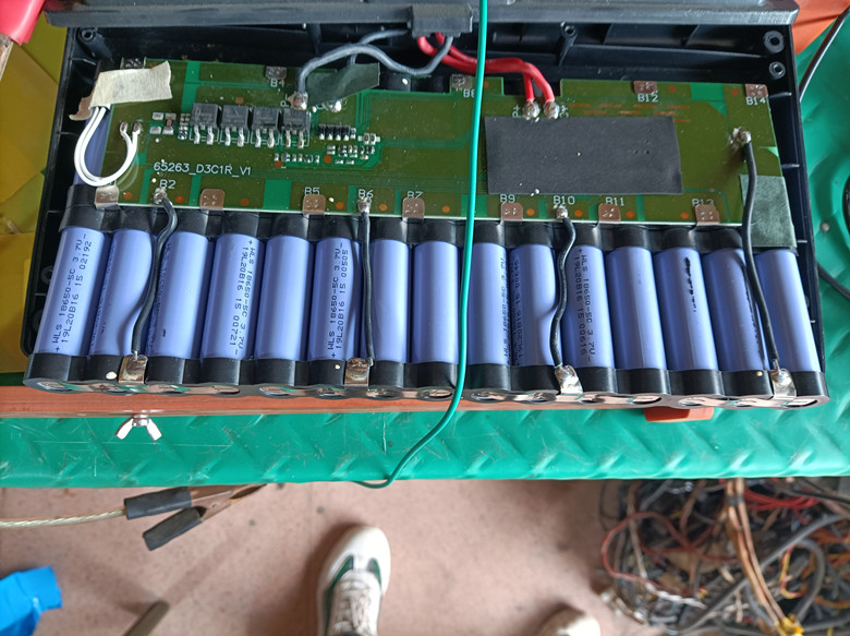 电瓶修复技术整个操作流程直播,电瓶11.3伏怎么充不了电如何修复