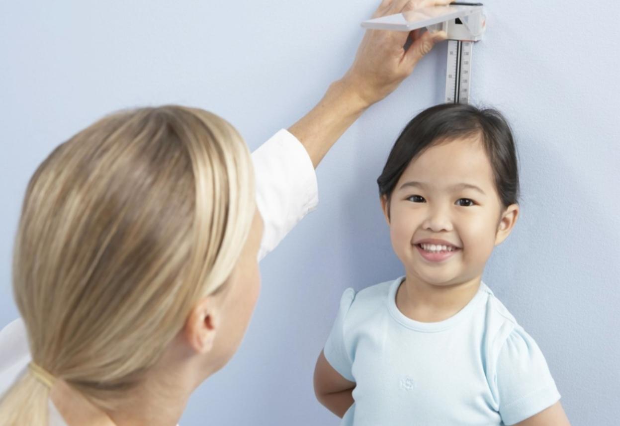 孩子吃饭吃多了怎么补救,儿童吃饭吃太快会有什么坏处