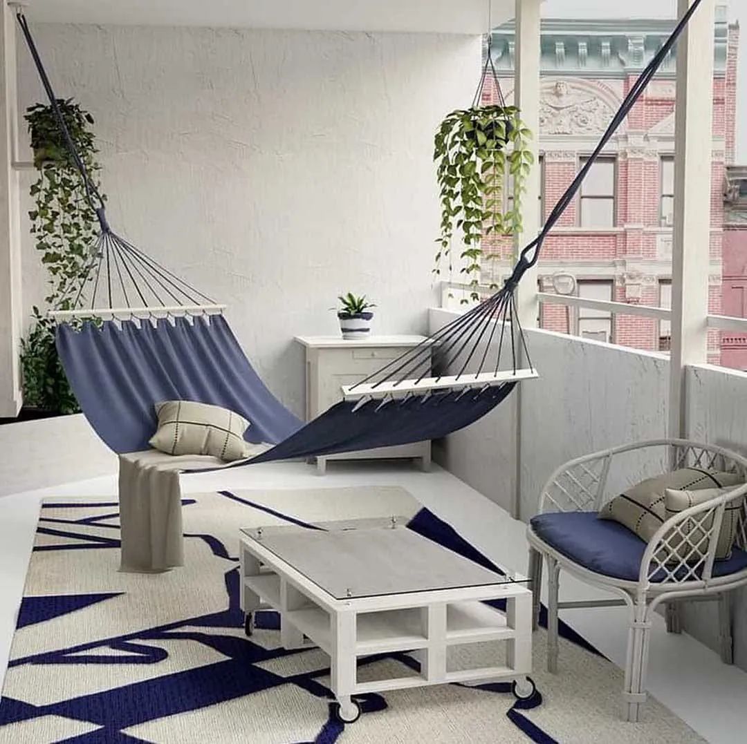 家里阳台怎么像露营感觉,阳台既能晾衣服也能当临时卧室