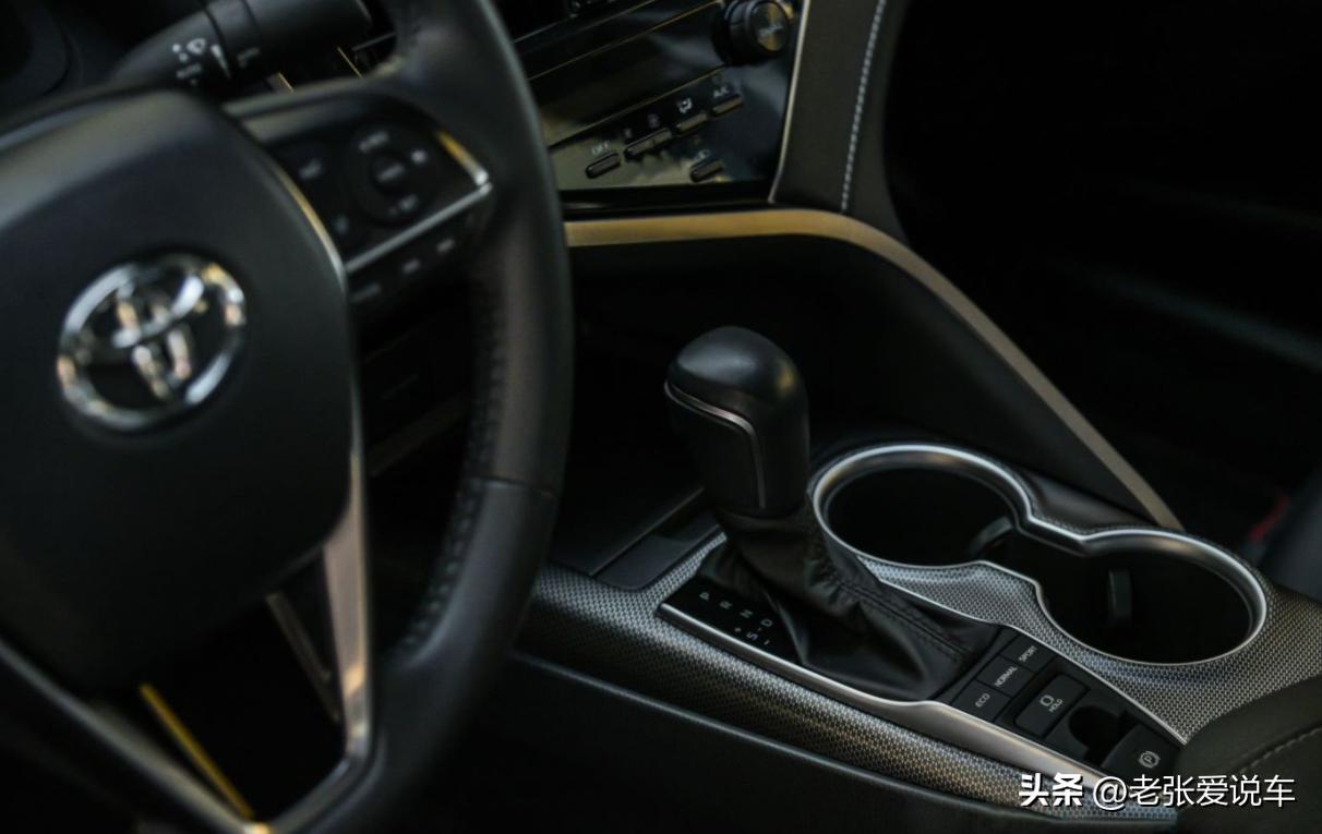 丰田凯美瑞双擎怎么样开才省油,卡罗拉双擎和凯美瑞双擎哪个省油