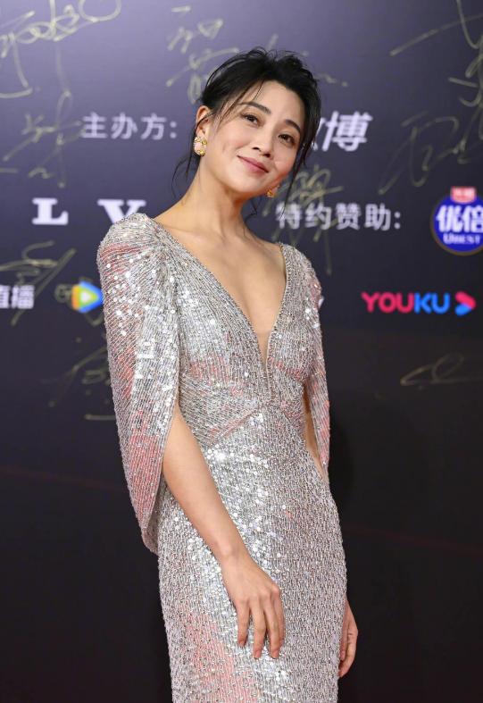 综艺杨紫白鹿赵露思杨超越金晨,虞书欣白鹿赵露思金晨杨紫合体