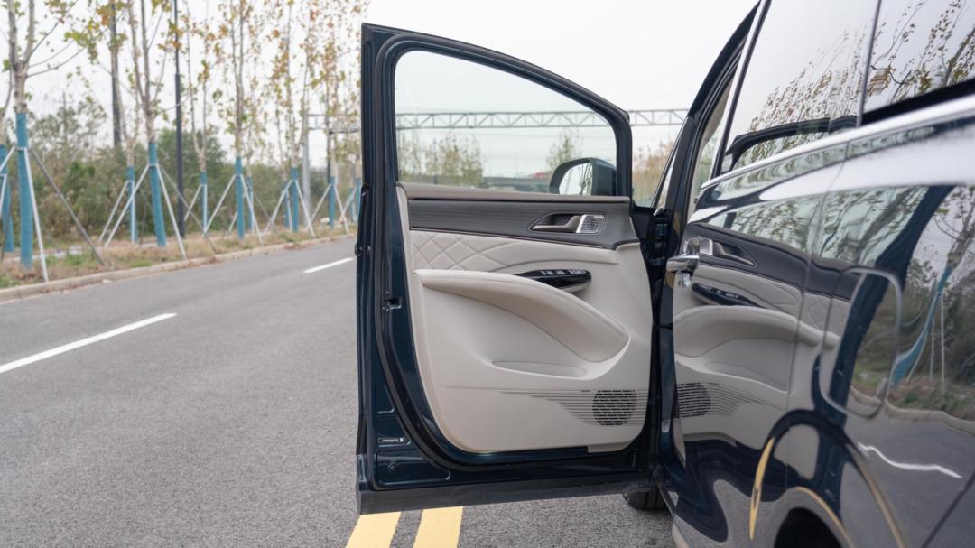 国产汽车比亚迪mpv腾势,国产mpv排行榜前十名腾势