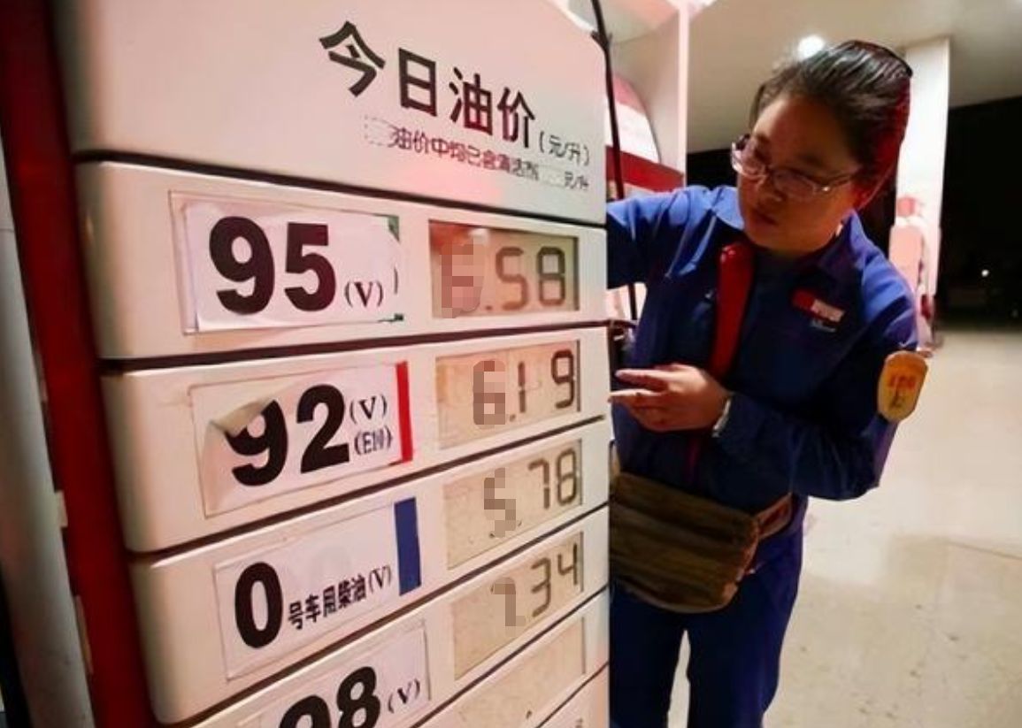 油价将下跌今日国际原油价格,原油暴跌8%