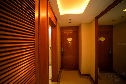 飞雪迎春山花烂漫,飞雪迎春绽玉蕊