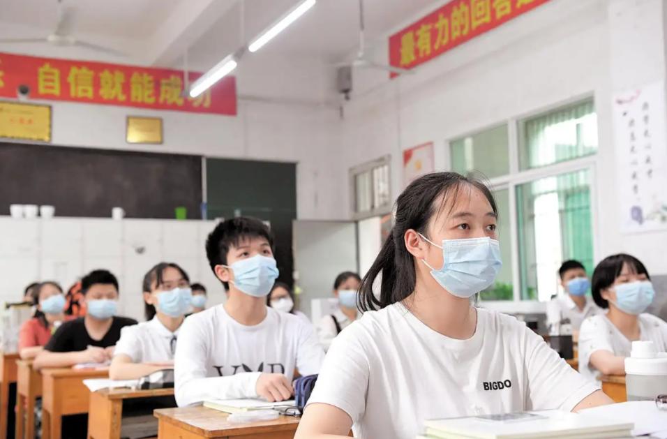 “中专？还是民办的，劝你就不要去了”，学生痛斥多年被坑经历