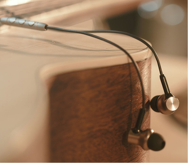 头戴式耳机音质好而且降噪效果好,推荐几款音效很好的头戴式耳机