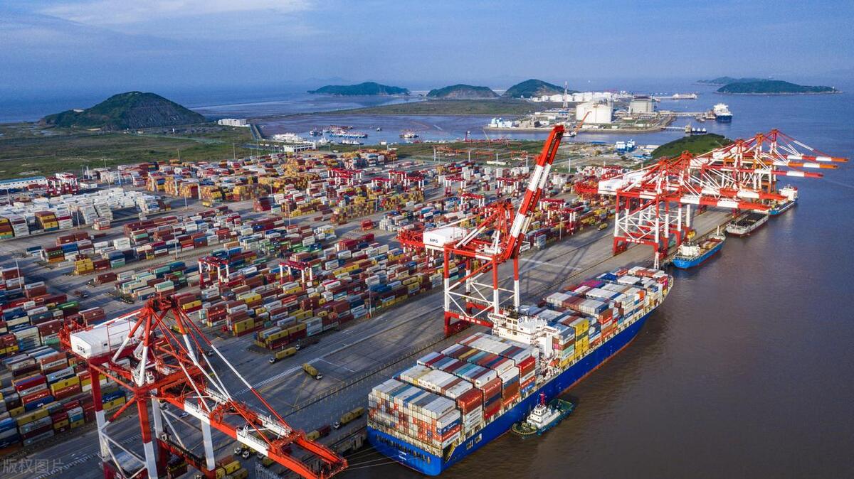 我国年吞吐量最大的港口是上海港,世界第一港口上海港