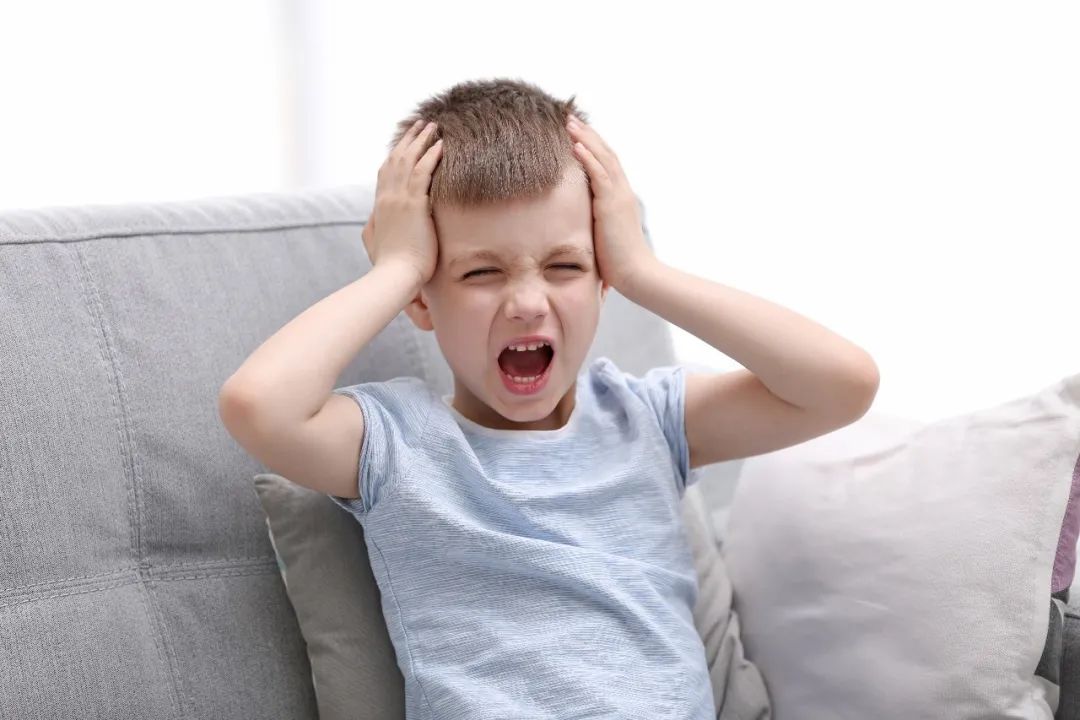 小孩老说头痛怎么快速解决,孩子频繁出现头痛现象做什么检查