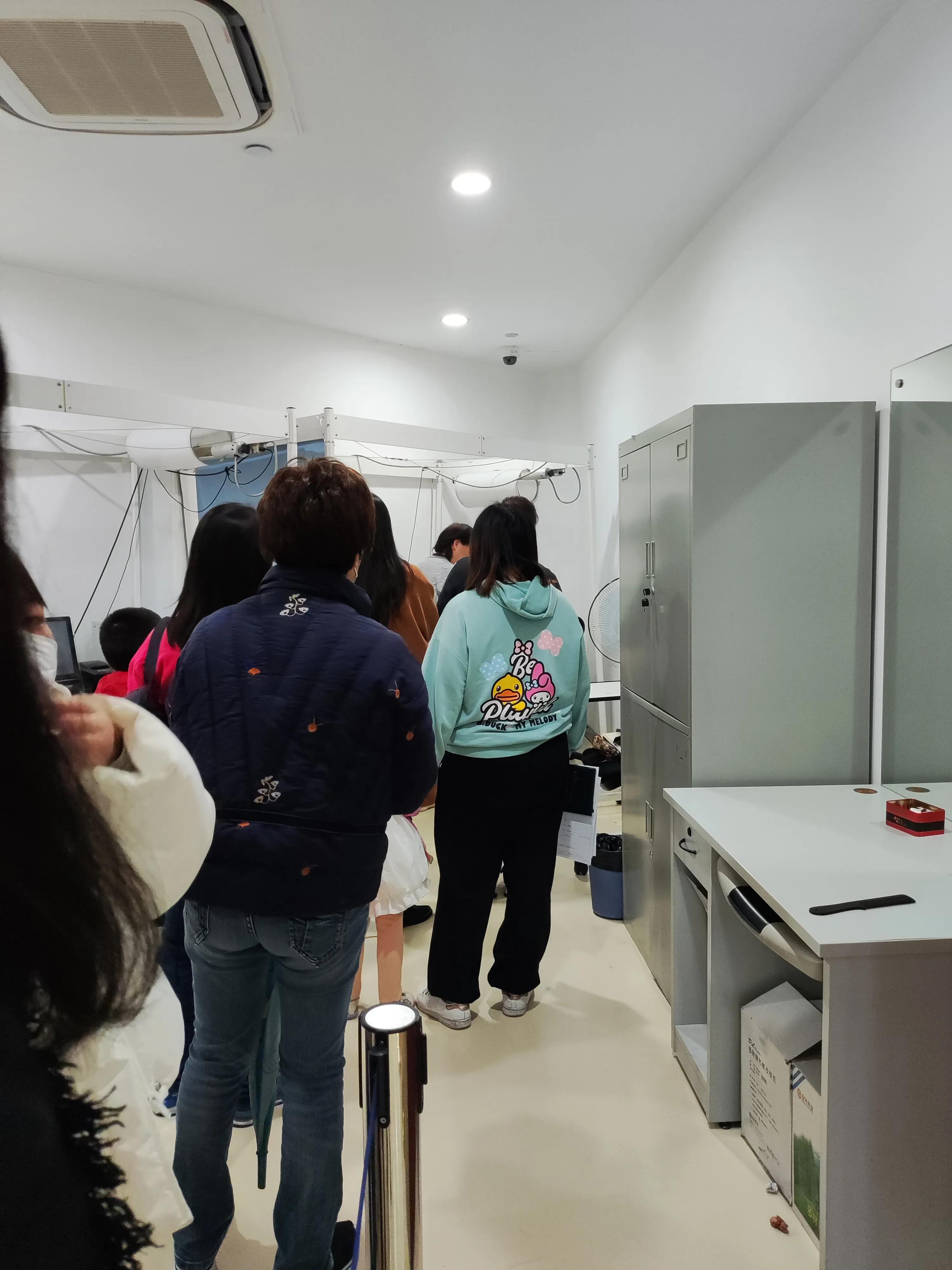 上海港澳通行证与护照同时办理,上海办理港澳通行证要哪些证件